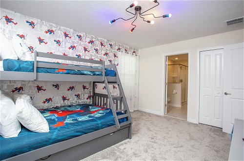 Foto 45 - Fantastic Eight Bedrooms SF w Screened Pool at Storey Lake Resort 2887