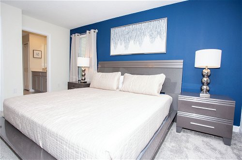 Foto 48 - Fantastic Eight Bedrooms SF w Screened Pool at Storey Lake Resort 2887