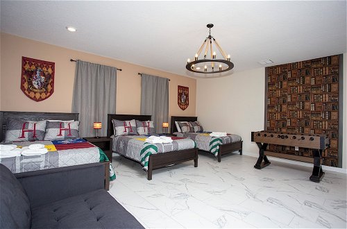 Foto 5 - Fantastic Eight Bedrooms SF w Screened Pool at Storey Lake Resort 2887