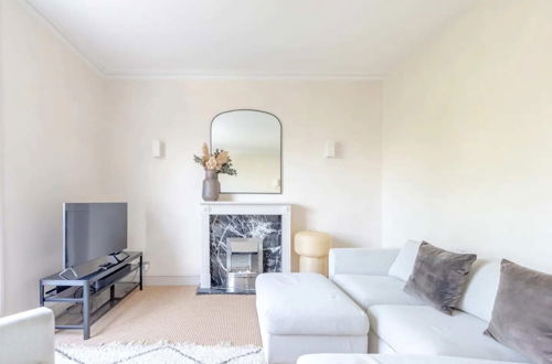 Foto 17 - Stylish 2BD Flat - 5 Minute Walk to Notting Hill