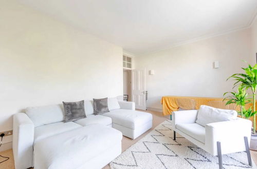 Photo 18 - Stylish 2BD Flat - 5 Minute Walk to Notting Hill