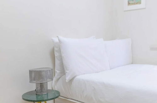 Photo 1 - Stylish 2BD Flat - 5 Minute Walk to Notting Hill