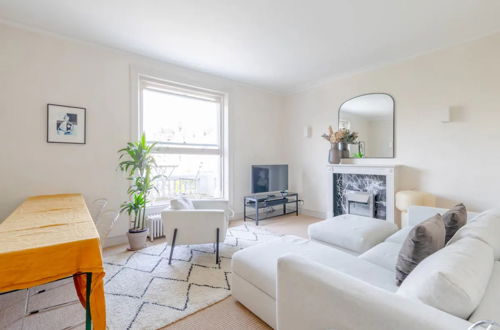 Foto 16 - Stylish 2BD Flat - 5 Minute Walk to Notting Hill