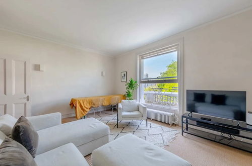 Foto 15 - Stylish 2BD Flat - 5 Minute Walk to Notting Hill