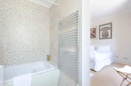 Photo 22 - Stylish 2BD Flat - 5 Minute Walk to Notting Hill