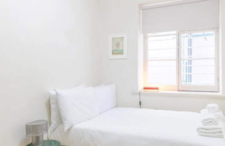 Photo 2 - Stylish 2BD Flat - 5 Minute Walk to Notting Hill