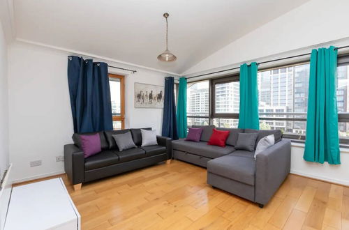 Photo 10 - Top Floor 1BD Flat With Balcony - Isle of Dogs