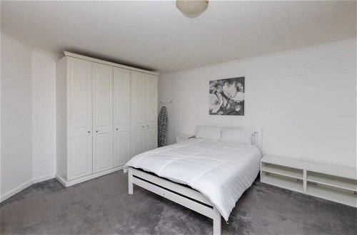 Foto 3 - Top Floor 1BD Flat With Balcony - Isle of Dogs