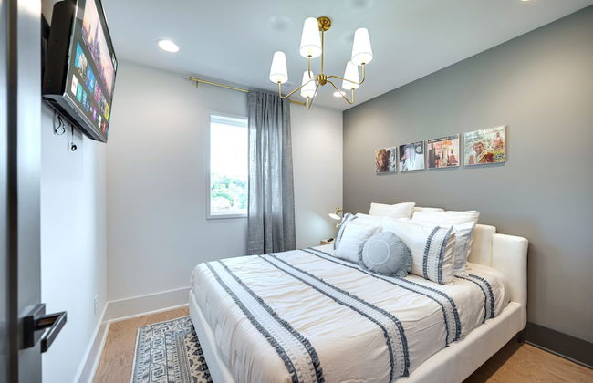 Sky High Cowgirl Luxe 4BR w Rooftopdeck Karaoke - Foto 16
