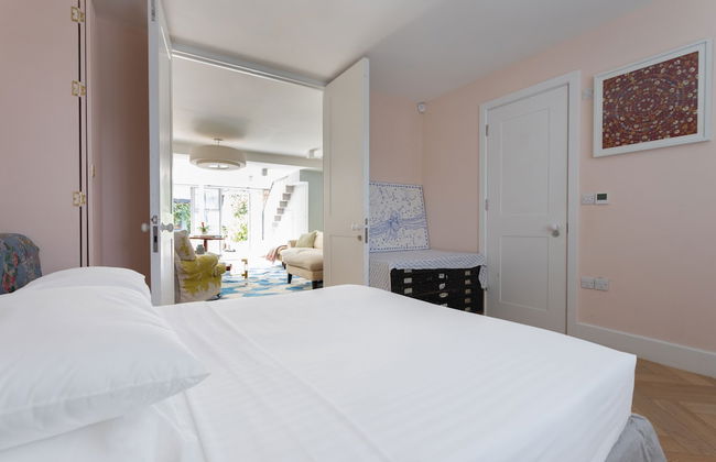 Oakington Road by Onefinestay - Photo 3