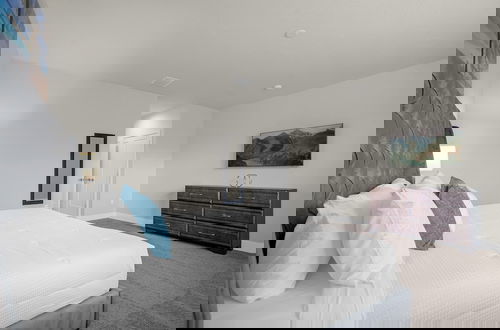 Foto 29 - Modern 4BR Family Home With Private Pool
