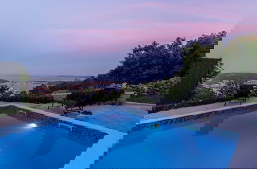 Foto 41 - Hillside Villa in Trogir With Pool, Terrace, and Stunning City View