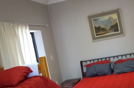 Foto 8 - Immaculate 2-bed Garden Cottage in Beaufort West
