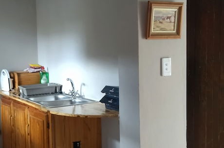 Foto 15 - Immaculate 2-bed Garden Cottage in Beaufort West