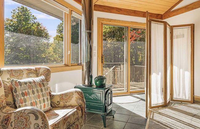 Cabin in the Sky by Avantstay Deck w/ Views - Photo 33