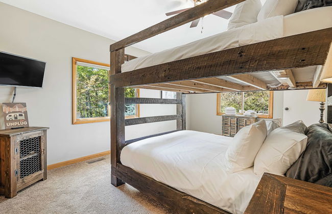 Cabin in the Sky by Avantstay Deck w/ Views - Photo 27