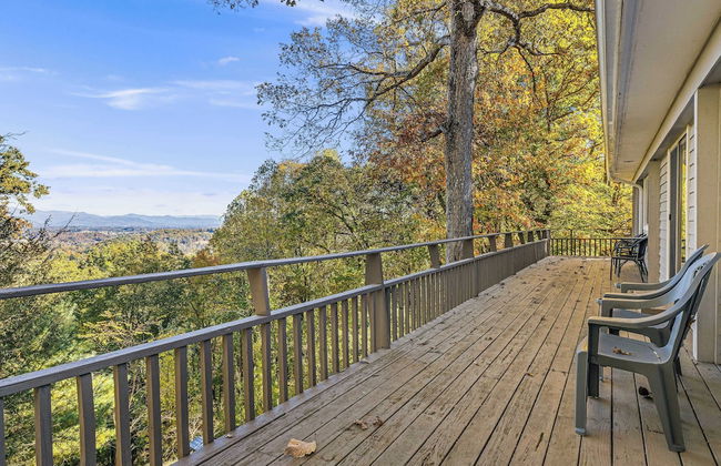 Cabin in the Sky by Avantstay Deck w/ Views - Photo 1