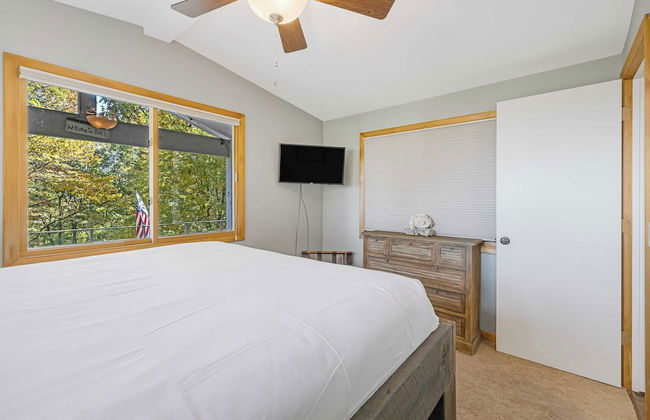Cabin in the Sky by Avantstay Deck w/ Views - Photo 24