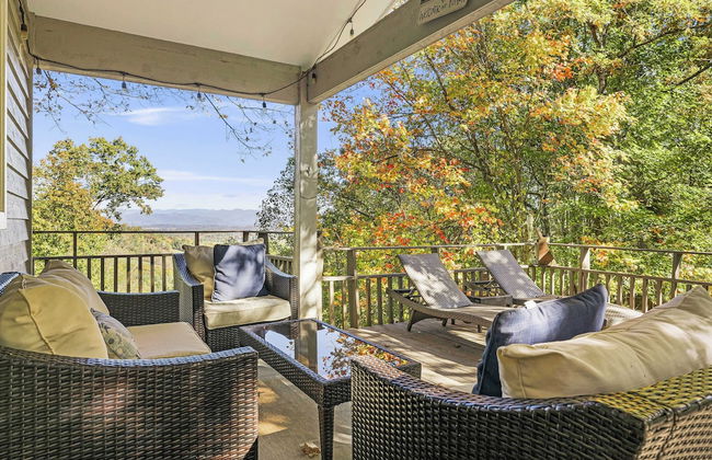 Cabin in the Sky by Avantstay Deck w/ Views - Photo 38