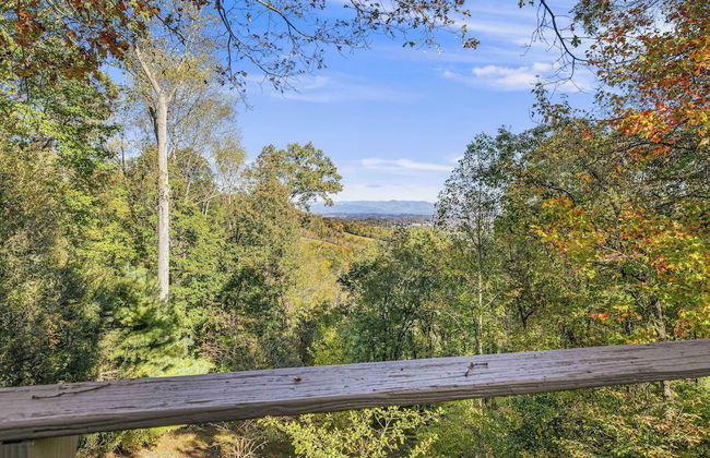 Cabin in the Sky by Avantstay Deck w/ Views - Photo 45
