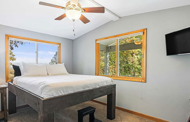 Cabin in the Sky by Avantstay Deck w/ Views - Photo 22