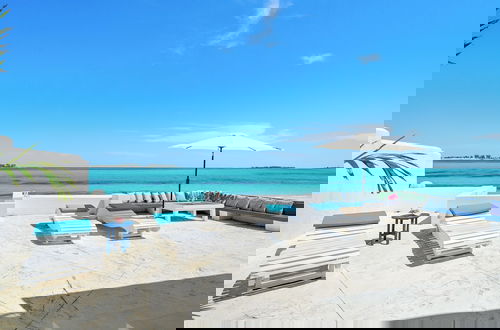 Foto 13 - Modern, Stunning & Bright Central Beach Villa
