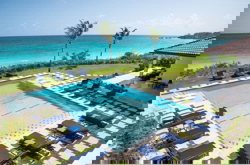 Foto 16 - Island Haven: Oceanfront Retreat With Infinity Pool
