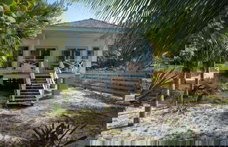 Foto 1 - Pink Sand Paradise: Luxury Home On The Beach