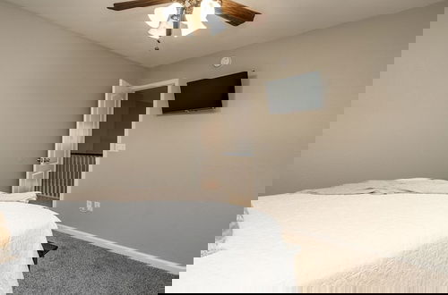 Foto 8 - Massive 5 Bdrm Getaway W/pool, Hot Tub, Game Room!
