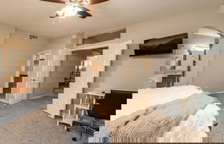 Foto 3 - Massive 5 Bdrm Getaway W/pool, Hot Tub, Game Room!