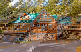Photo 3 - Denton by Avantstay Hot Tub, Deck w/ Fire Pit Near Skiing & Lake!