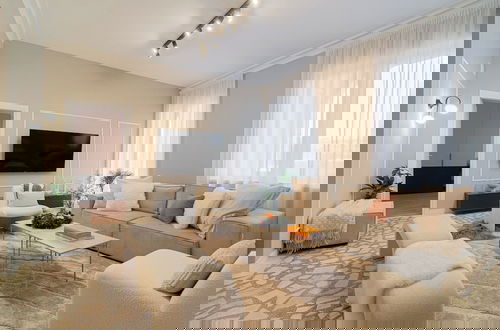 Foto 1 - Loggia & Luxe 5BR Penthouse in Universitatii Area