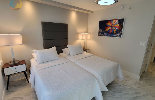 Alexander 611 3 Bedroom Apts by RedAwning - Photo 3