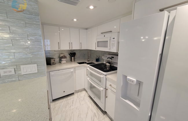 Alexander 611 3 Bedroom Apts by RedAwning - Photo 16