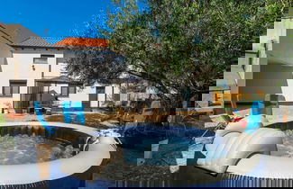Foto 1 - Adorable Home With Private Garden and Bubble Bath