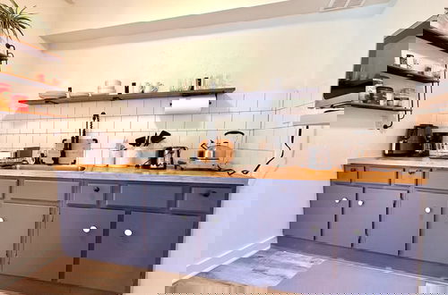 Photo 6 - Renovated 2BR Near Paseo With Wifi Smart TV 31B