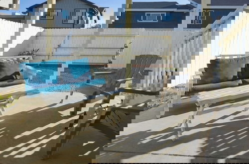 Foto 25 - Steps to Beach w/ Patio+deck Foosball Happy Bottom Beach House by Avantstay
