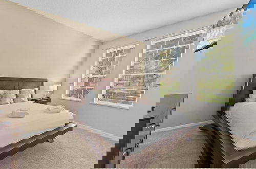 Foto 6 - UniquelyÂ yourz 8 Bedroom Home by RedAwning