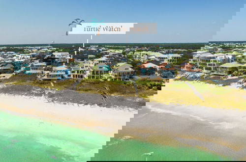Foto 45 - Turtle Watch 4 Bedroom Home by RedAwning