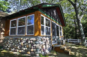 Foto 19 - Main - Starry Nights 2 Bedroom Cabin by RedAwning