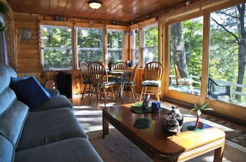 Foto 5 - Main - Starry Nights 2 Bedroom Cabin by RedAwning