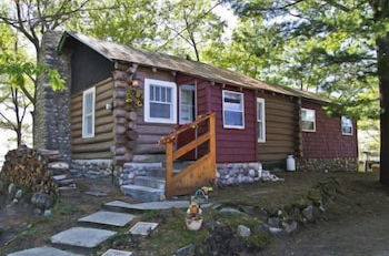 Foto 18 - Main - Starry Nights 2 Bedroom Cabin by RedAwning