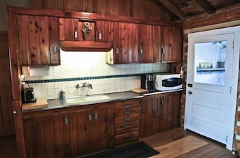 Foto 3 - Main - Starry Nights 2 Bedroom Cabin by RedAwning