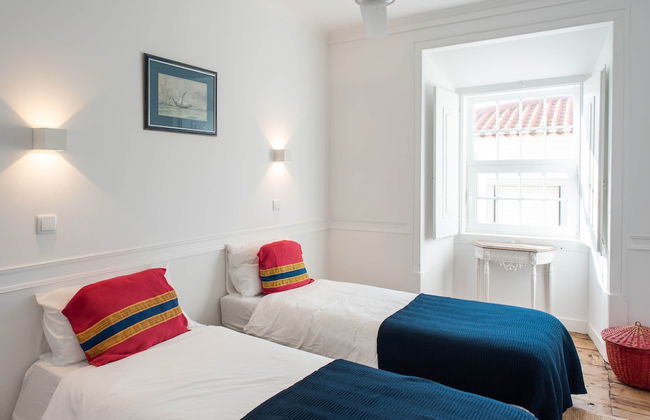 Central Ericeira Apartment With Lift - Photo 37