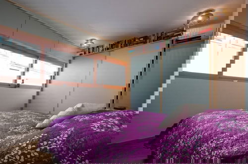 Foto 4 - Alegr0 · 60s Chic Central Apartment w/ Garden