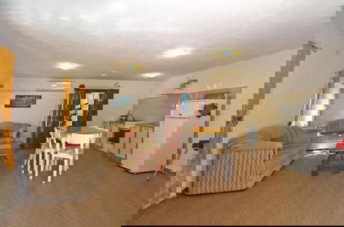 Photo 7 - Comfortable Apartment With Pool and Garden