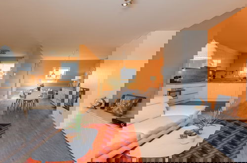 Foto 5 - Huswell - Apartment With Sunny Terrace and Parking