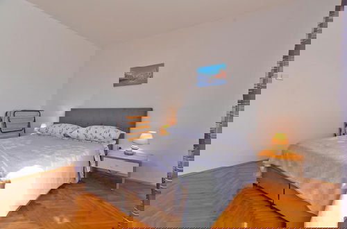 Foto 3 - Spacious Flat With Pool Just 300m From the Beach