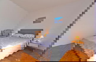 Foto 3 - Spacious Flat With Pool Just 300m From the Beach