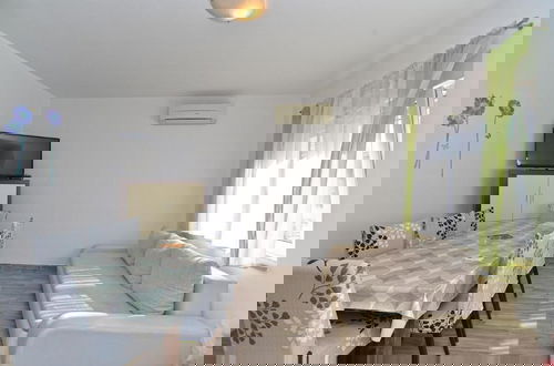 Foto 19 - Spacious Flat With Pool Just 300m From the Beach
